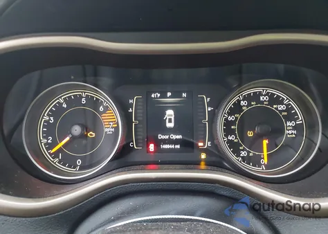 2016 Jeep Cherokee Latitude z USA, uszkodzony, nr VIN 1C4PJMCB0GW371893